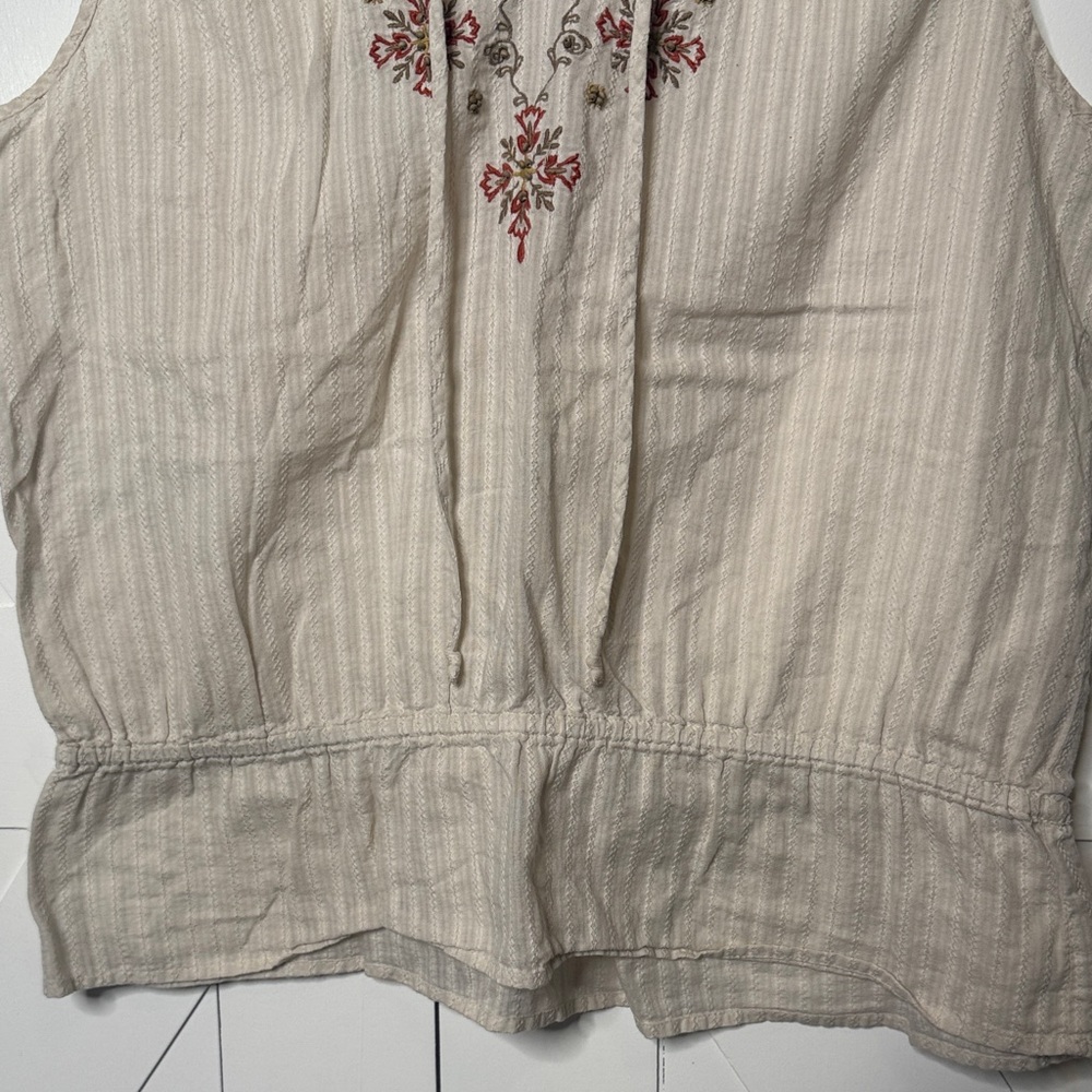 Embroidered Cream Peplum Sleeveless Tank Top - Picture 3 of 8